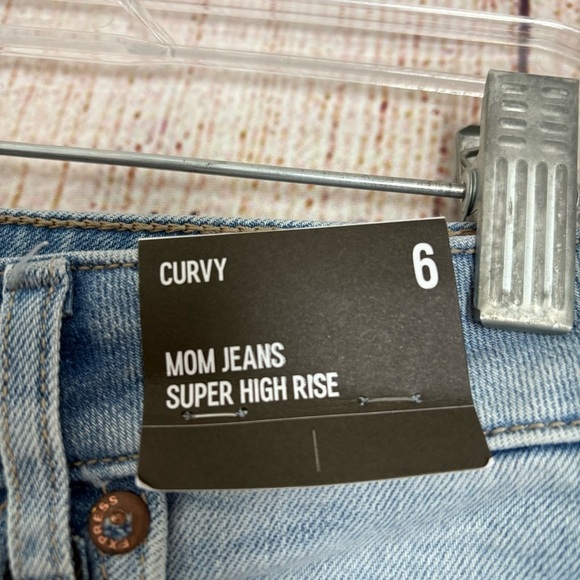 Express Womens Raw hem Curvy mom distressed jeans size 6 - Picture 4 of 9